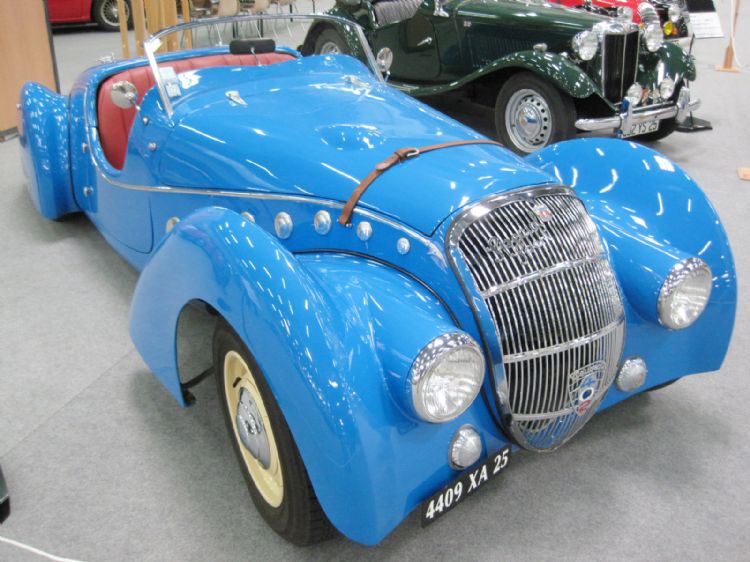 Peugeot 402 Darl'mat à l'Aventure Peugeot