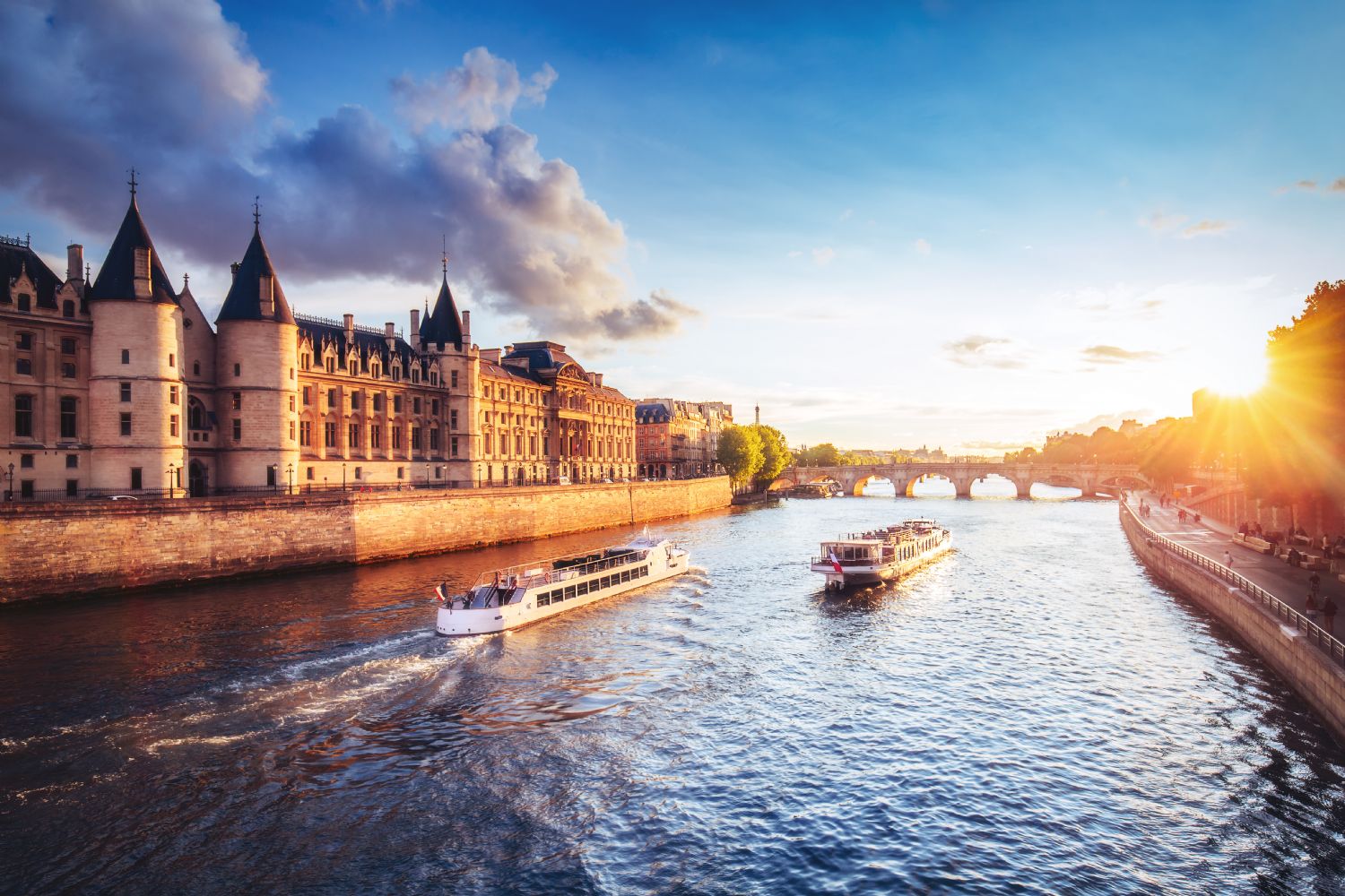 La Seine devant le palais de la Cité