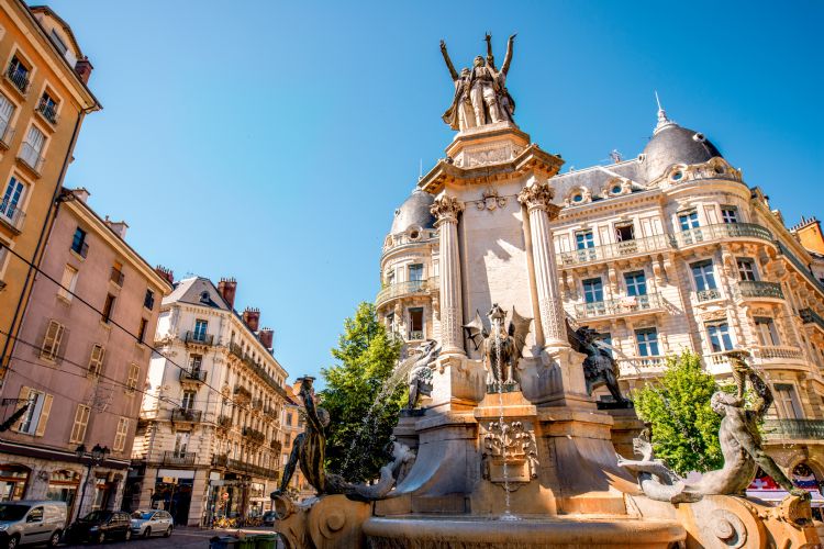 Fontaine des trois ordres à Grenoble
