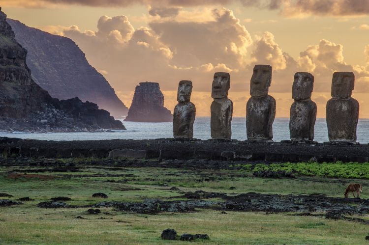 Moaï à Rano Raraku